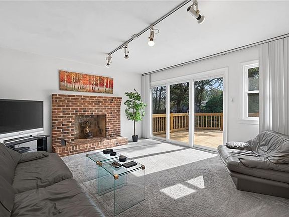 3rd image of 442 Leepoint Rd