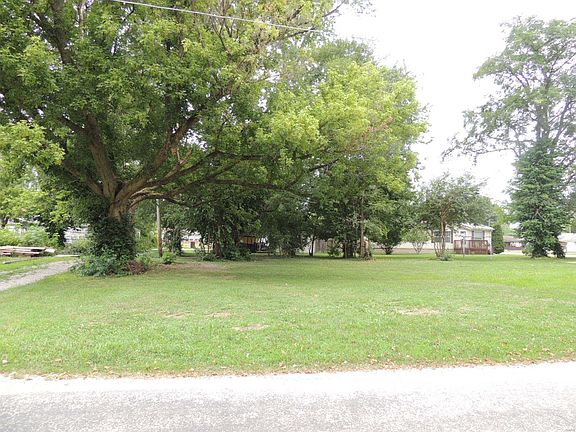 4th image of 620 W 1st St
