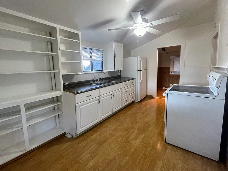 1016 E Columbia Ave — Photo 8