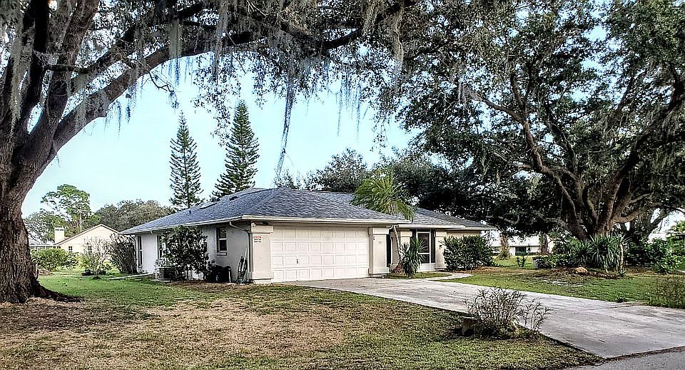 1st image of 133 Oak Knolls Cir