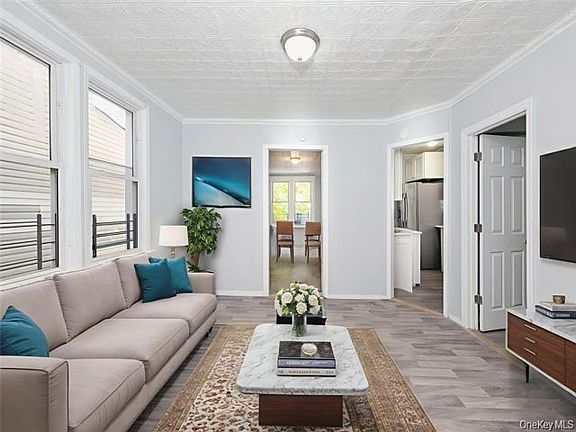 3rd image of 611 Saint Lawrence Ave Floor 2