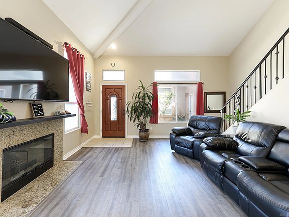 3rd image of 1162 Grove Ave