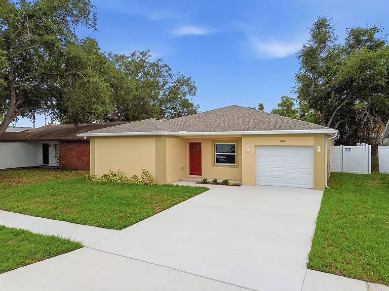 1072 Bridlewood Way — Photo 2