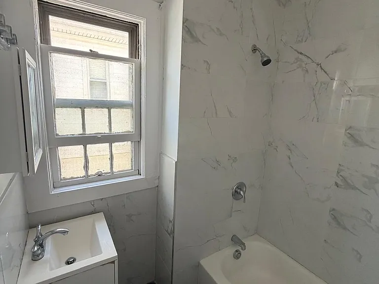 714 Chandler Ave — Photo 3