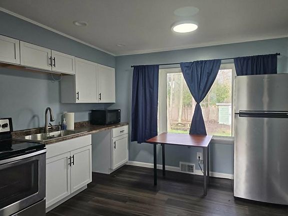 5th image of 130 W Harcourt Dr