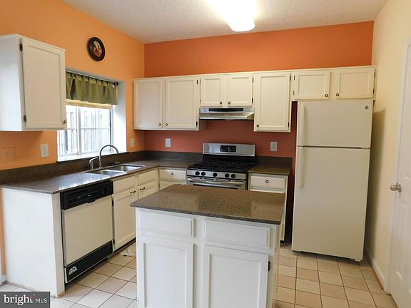 2nd image of 3007 McMaster Ct