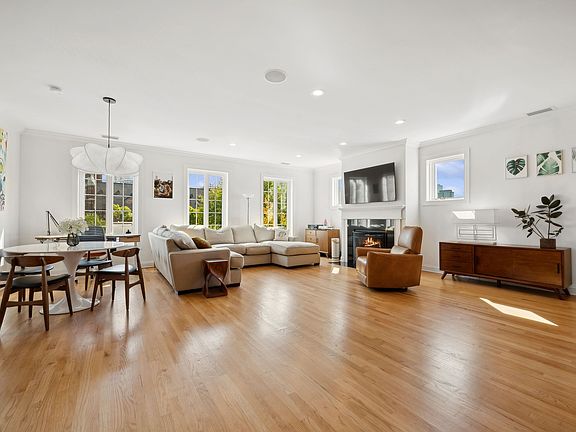 2nd image of 1654 N Mohawk St #3