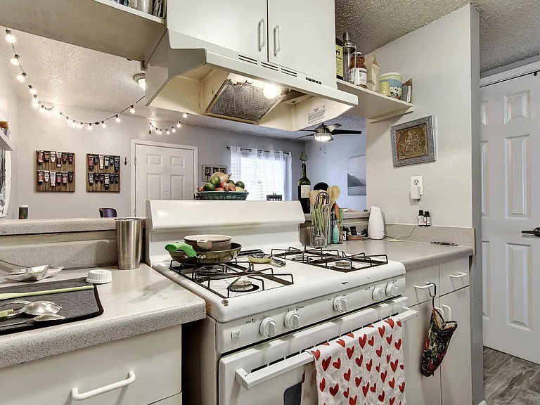 5012 Duval St #202 — Photo 19