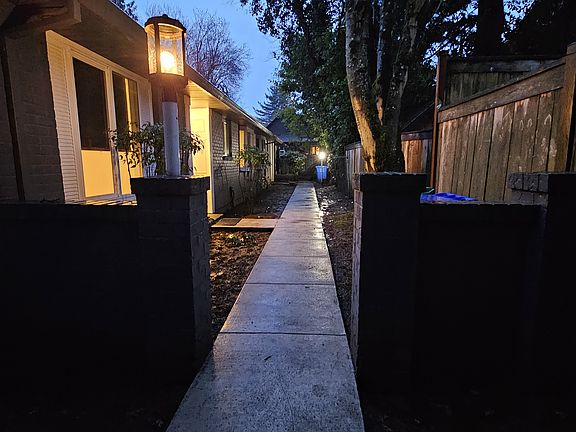 3rd image of 3420 SE Alder St #3420