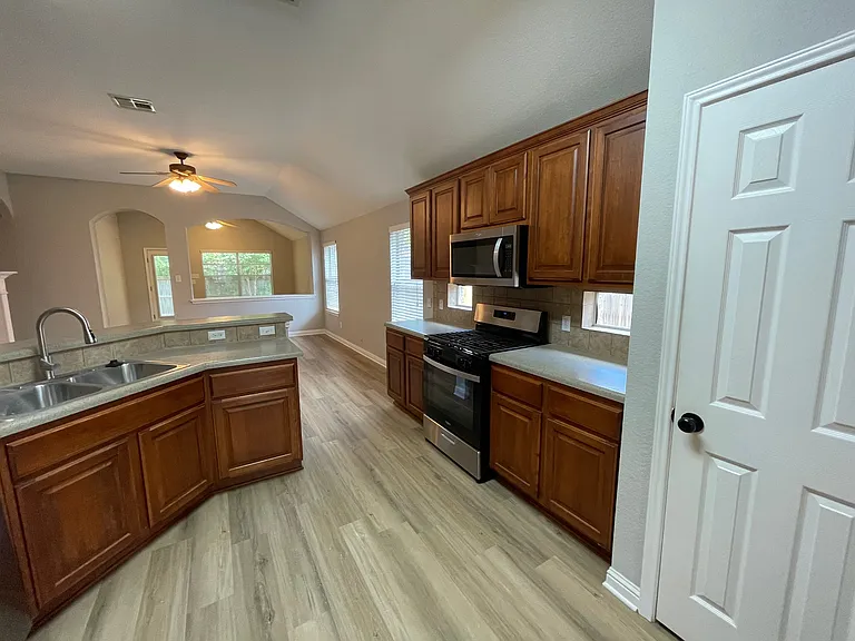 10025 Mount Rainier Dr — Photo 12