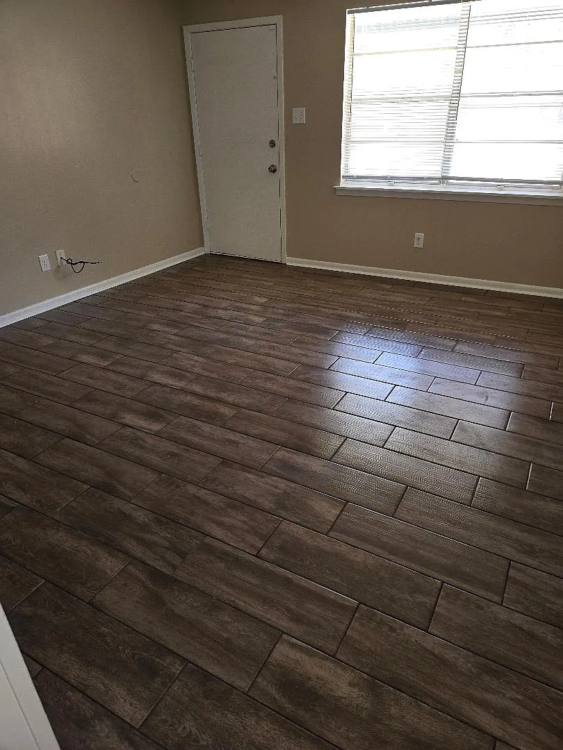 3 bed, 1.5 bath, 936 sqft, $1,000 — Photo 3