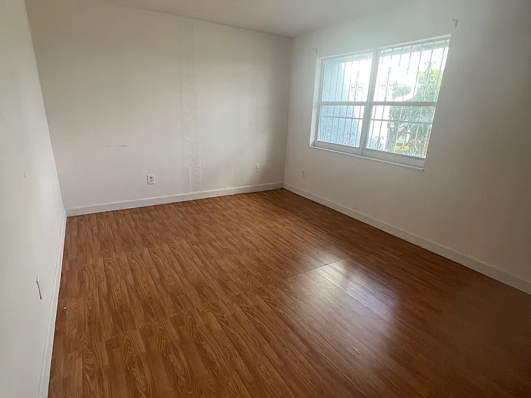 3850 SW 107th Ave — Photo 27