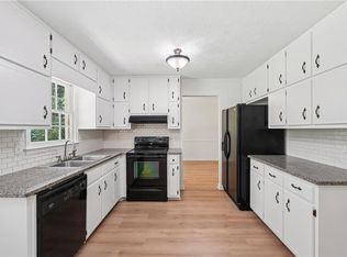 125 Summit Ct, Fayetteville, GA 30214