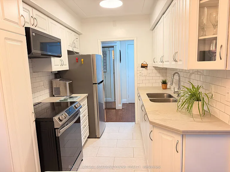 11 Woodman Dr S #411 — Photo 10