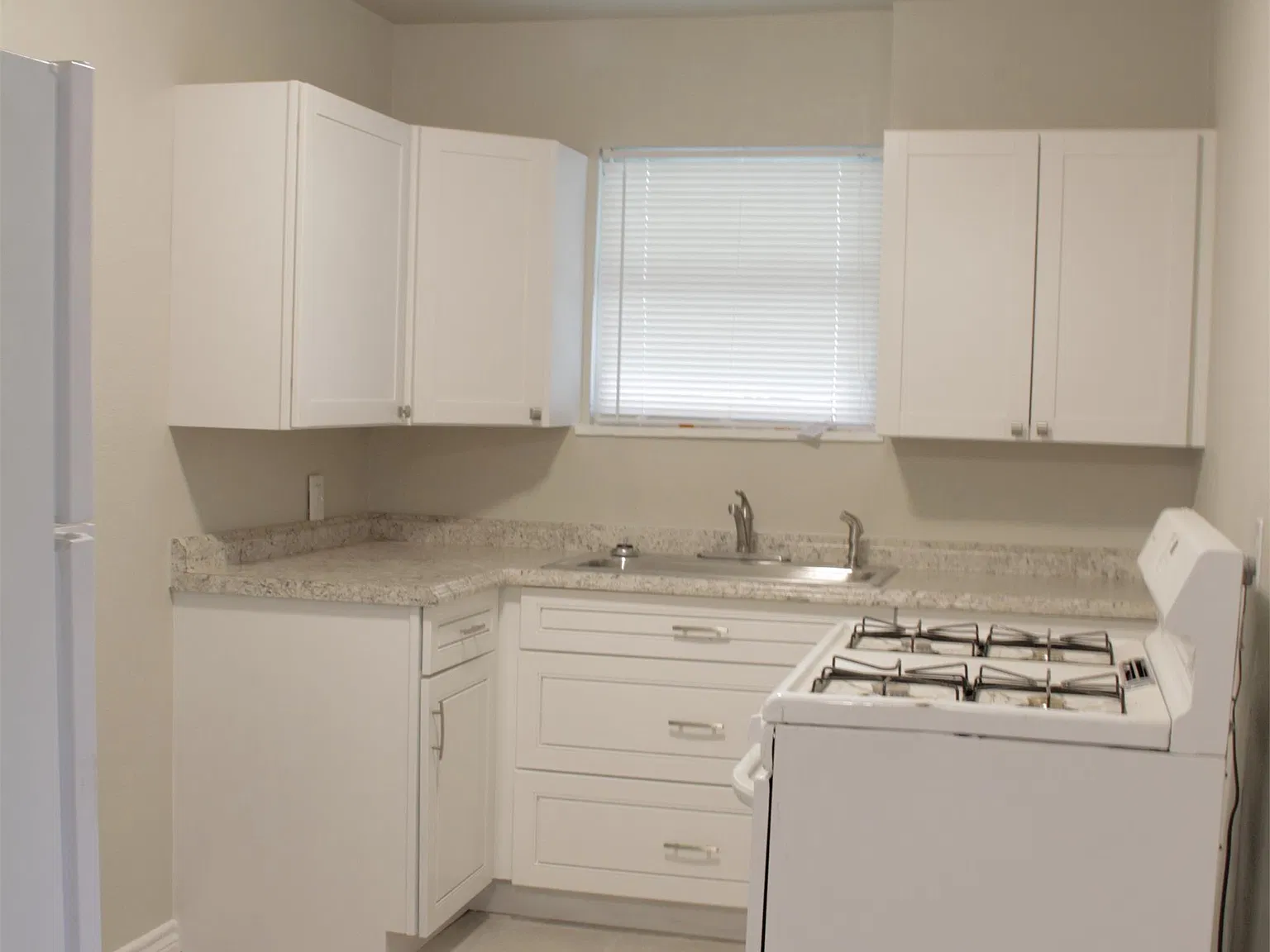 Chelsea Manor Duplex - 1207 — Photo 3