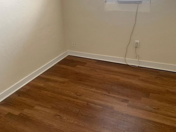 5th image of 302 8th St APT A