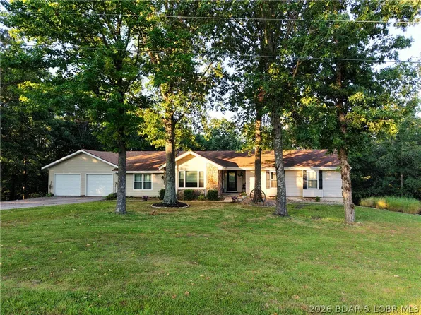 10527 Wildwood Dr, Versailles, MO 65084