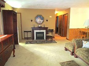 3rd image of 10 Lori Dr