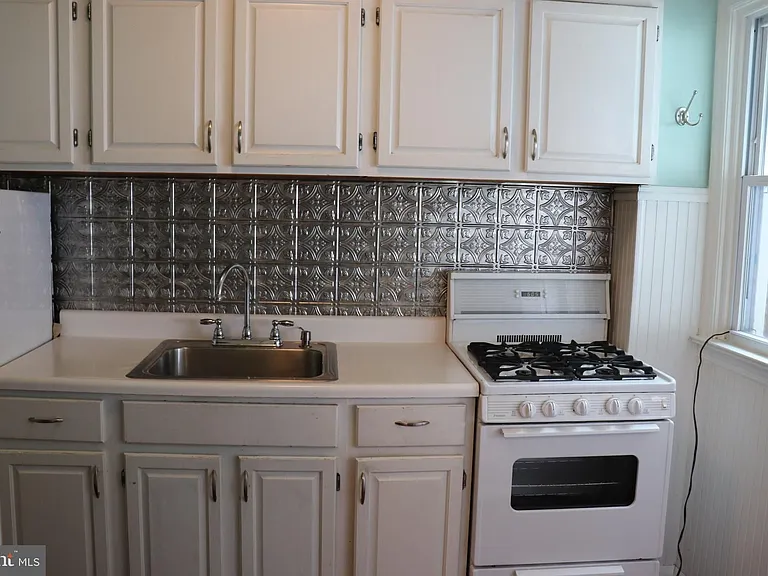 317 W Salaignac St — Photo 5