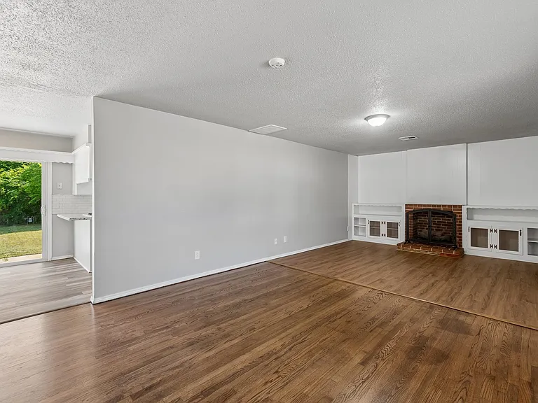 504 Armstrong St — Photo 2