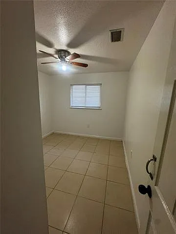 3 bed, 2.0 bath, 1850 sqft, $1,900 — Photo 4
