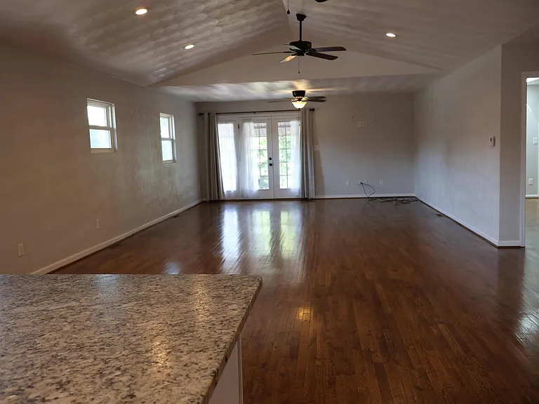 2033 E Main St — Photo 4