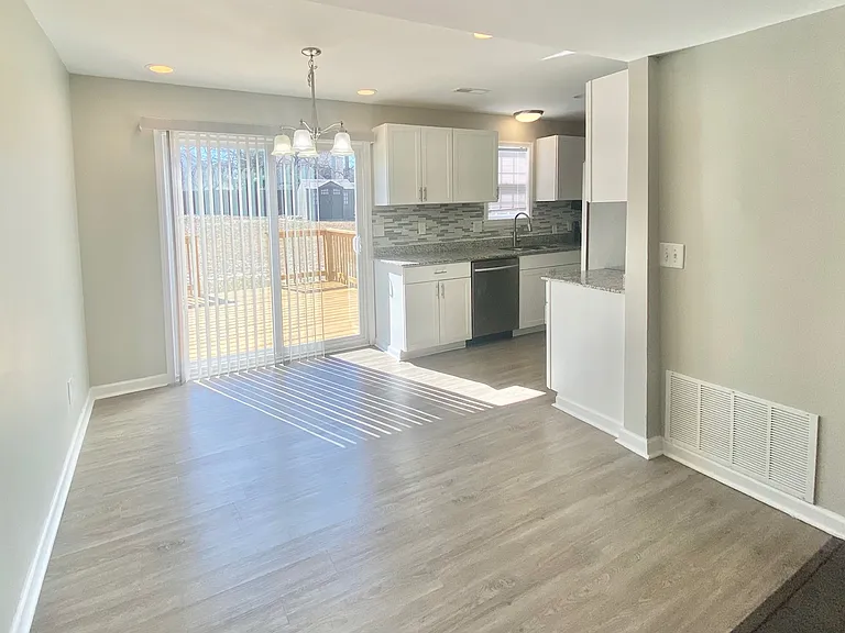 102 Petworth Dr — Photo 4