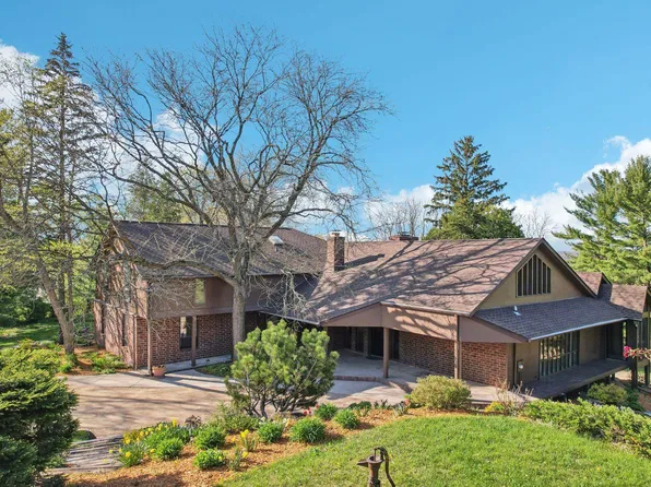 9008 Far View Rd, Mazomanie, WI 53560
