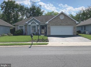 19 Longwood Dr, Mechanicsburg, PA
