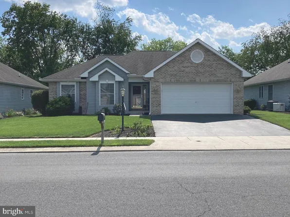 19 Longwood Dr, Mechanicsburg, PA 17050