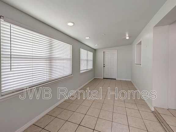 4th image of 802 8th Ave N