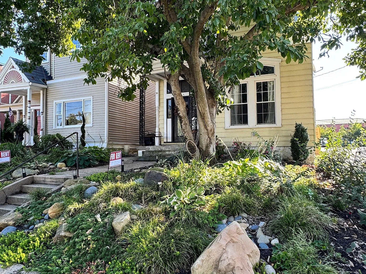 115 Vernon Ave — Photo 2