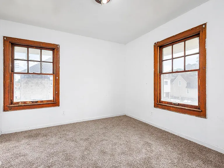 5421 Toledo St — Photo 31