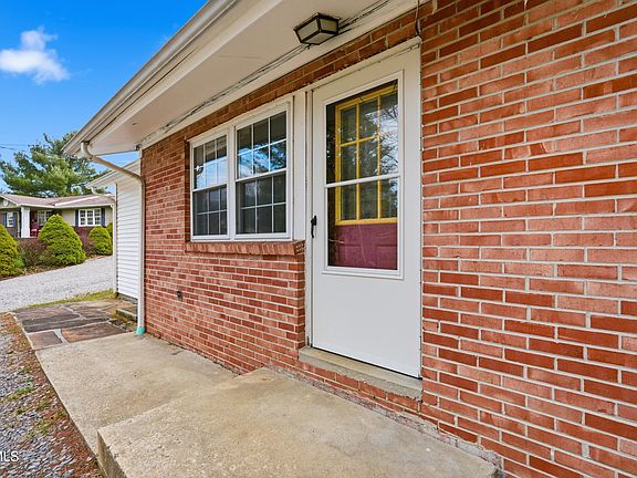 5th image of 9370 Adwell Rd
