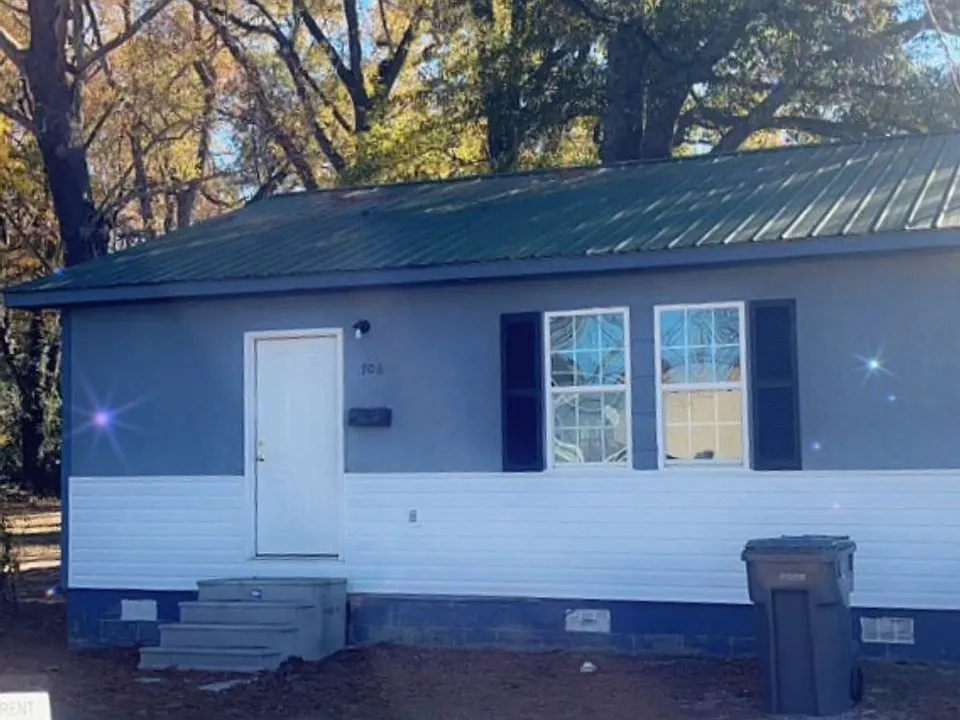 706 Wren St