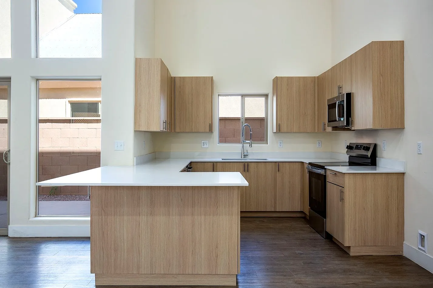 1030 N Fremont Ave — Photo 4