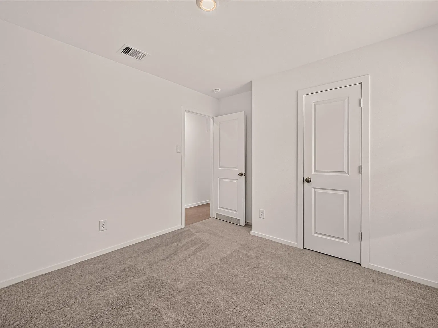 3 bed, 2.0 bath, 1311 sqft, $1,999 — Photo 4