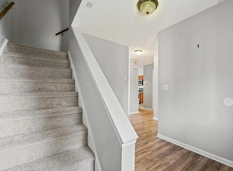 36 Tallow Wood Dr — Photo 9