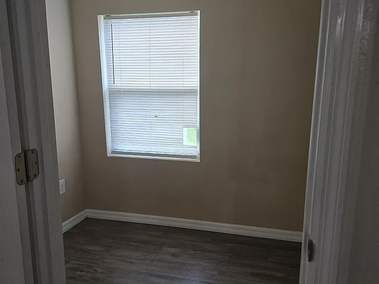 1606 N Lincoln Ave — Photo 2