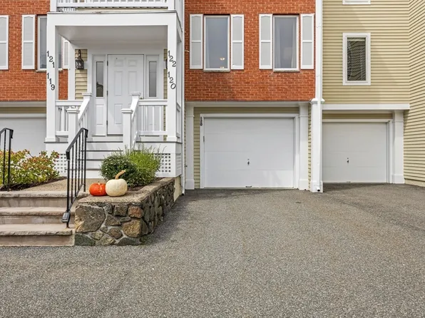 120 Abington Rd #120, Danvers, MA 01923