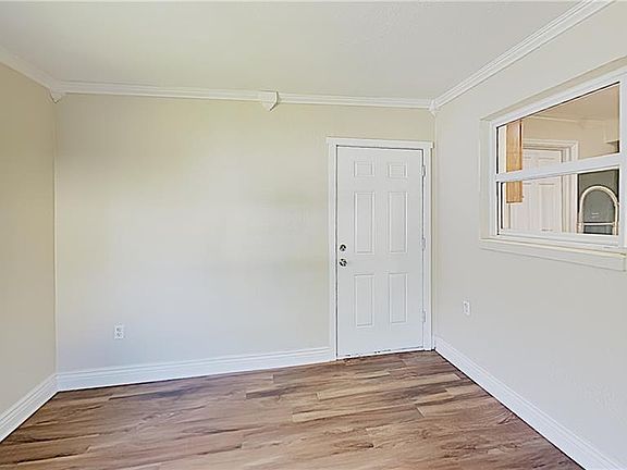 5th image of 45 S Lincoln Ave