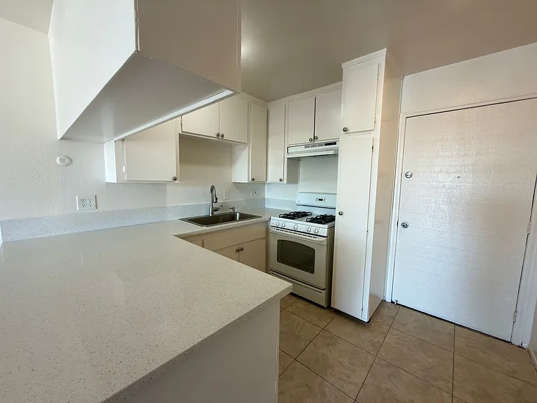 335 S Lemon St — Photo 5