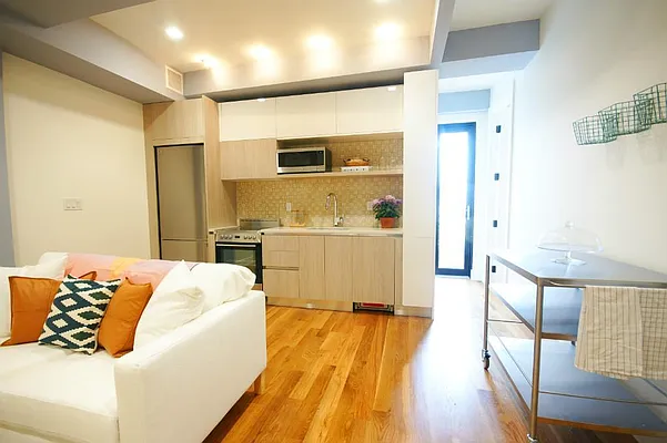 Rented by Loom Group | media 17