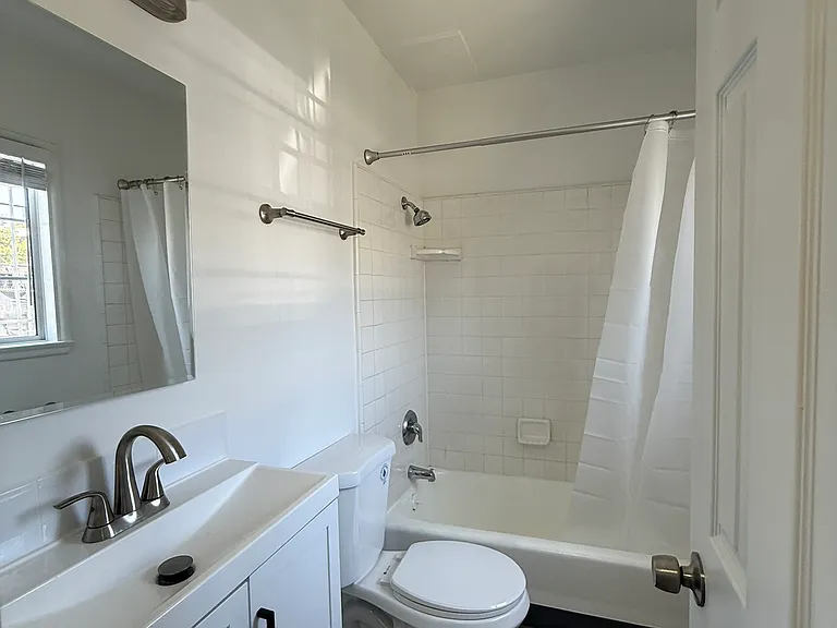 Lillian Way Apartments — Photo 10