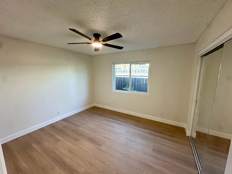 2576 Lime St #2578 — Photo 11