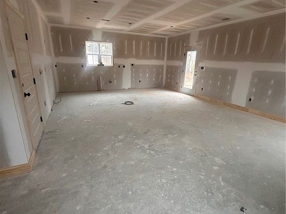 3rd image of 253 Barberry Rd