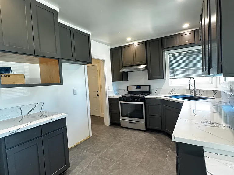 4702 E Avenue R12 — Photo 2