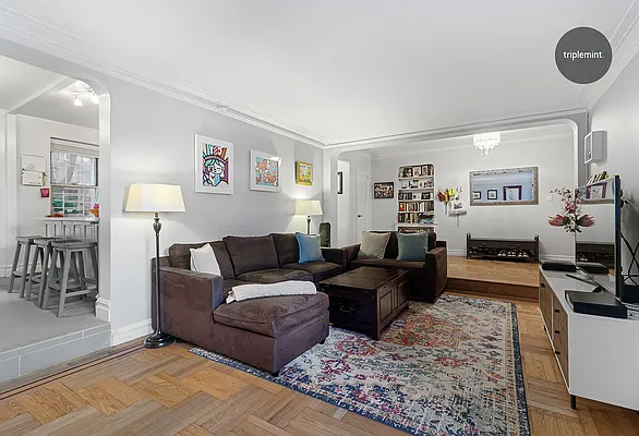 Sold by Triplemint | media 4