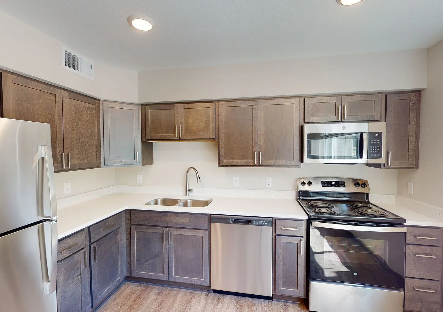 210 S. Hyland — Photo 2