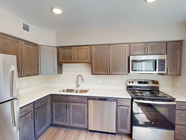 210 S Hyland Ave — Photo 2